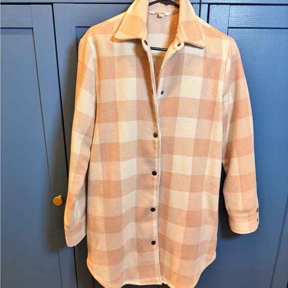 BB Dakota Plaid Jacket 

A cream and baby pink look - Picture 5 of 5